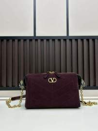 Picture of Valentino Handbags _SKUfw225797542fw